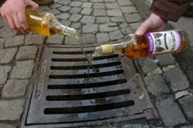 Britanci so vedno pogosteje hospitalizirani zaradi alkohola, kljub temu da ga spijejo vedno manj