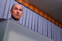 TV Slovenija: Tomulić vztraja, da je videl predajo denarja Janši in Bavčarju