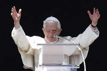 Papež bo prvič v zgodovini odgovarjal na vprašanja o veri na televizijski oddaji