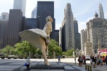 Foto: Marilyn Monroe zaživela v obliki osemmetrskega kipa