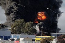 Mislili so, da je potres: Zaradi eksplozije in uhajanja strupenega plina v Canberri evakuirali ljudi