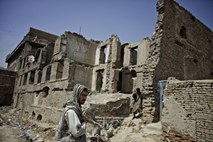 Afganistan desetletje po invaziji še vedno brez miru