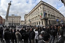 V Italiji protesti proti vladi pod vodstvom Montija
