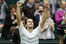 Haas presenetil Federerja, slavje Žemlje v Nottinghamu