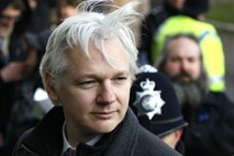 Britanska policija želi aretirati Assangea, ker je prekršil pogoje izpustitve