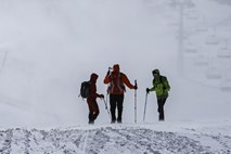 V snežnih plazovih v švicarskih Alpah štirje mrtvi