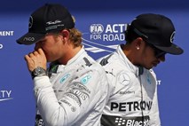 Mercedes zaradi trčenja s Hamiltonom kaznoval Rosberga, ta se je pokesal