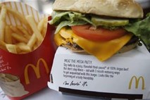 McDonald's se z nižjo prodajo bori z možnostjo hamburgerja po želji stranke