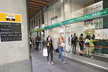 LPP: Z večjim potniškim centrom nad čakalne vrste  za urejanje šolskih vozovnic
