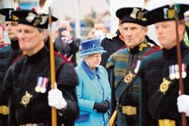 Kraljica Elizabeta II. z najdaljšim stažem  na britanskem prestolu