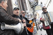 Občina omejuje ulične glasbenike: z novim letom med tednom v središču mesta samo po 16. uri