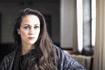 Katarina Stegnar, igralka in performerka: Potrebovali bi več gledalcev, ki si upajo zakričati »buuu«