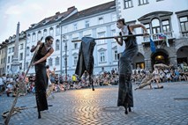 Festival uličnega gledališča Ana Desetnica: Umetniški utrip, ki  v mestu pušča sledi