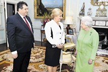 Rumene novice: Hrvaška predsednica s slike izrezala moža, Vonnova in Woods v akvariju 