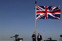 Britanski poslanci prikimali datumu začetka pogajanj o brexitu