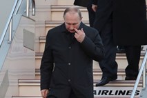 Vladimir Putin naj bi se s hekerskimi vdori skušal maščevati Hillary Clinton