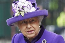 90-letna britanska kraljica del svojih poslov predaja ostalim članom kraljeve družine