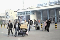 Evropska komisija z dvoličnim  predlogom za vračanje migrantov v Grčijo stopnjuje pritisk