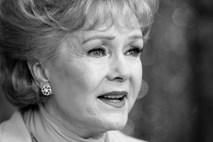 Dan po smrti hčerke Carrie Fisher umrla igralka Debbie Reynolds