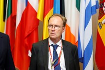 Odstopil britanski veleposlanik pri EU, ker so ga obtožili proevropskosti