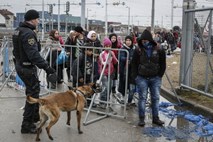Zapiranje Evrope pred begunci, ki ga sproža tudi Slovenija