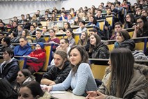 Vpisna merila na univerze: Če manjka študentov, zahtevnost  mature ni pomembna?