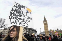 Trump pride na državniški obisk v Veliko Britanijo kljub peticiji in protestom