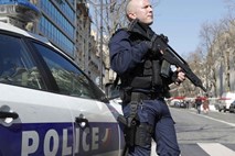 V streljanju na francoski srednji šoli več ranjenih, aretirali 17-letnika