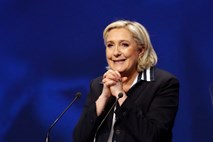Po tednu dni približevanja Le Penova zopet povečala zaostanek za Macronom