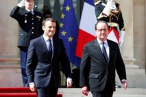 Macron v Elizejski palači prevzel položaj francoskega predsednika