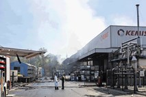 Požar v tovarni Kemis: Hude posledice za vrhniški potok Tojnica