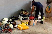 Slovenski gasilci hrvaškim kolegom na lastno pest donirali 2,5 tone opreme