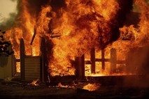 V Avstraliji so se znova razplamteli požari; med gašenjem strmoglavilo letalo