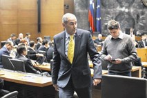 Janševa navodila načela parlamentarni nadzor vlade