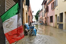 Število smrtnih žrtev poplav v italijanski Emiliji-Romanji naraslo na 14