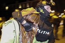 Policija s palicami nad študente v Amsterdamu