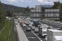 #cestni alarm: Razmere na slovenskih cestah ob 12. uri