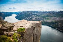 Tragična nesreča na Norveškem: moški padel s pečine "Misija nemogoče"