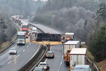 Zaradi prometne nesreče zaprta Pomurska avtocesta