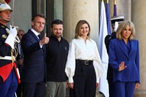 Zelenski v Parizu izrazil upanje na uspeh mirovne konference za Ukrajino