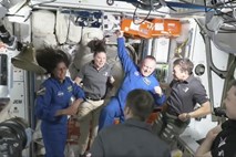#video Kapsula Starliner uspešno pristala na ISS, Muskov Starship pa se je prvič vrnil nazaj