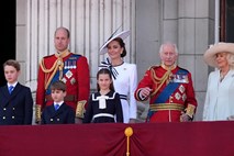 #video Na paradi ob kraljevem rojstnem dnevu v Londonu tudi princesa Kate