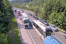 Cestni alarm: Dolenjska avtocesta ponovno odprta, zastoj sega tudi na ljubljansko obvoznico