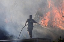 #video #foto Peklenska vročina: Grčija v ognjenih zubljih