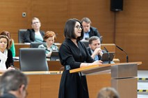 SDS napovedala novo interpelacijo ministrice Emilije Stojmenove Duh