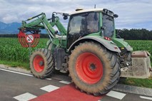 Kmetom ugodili pri obdavčitvi plačil OMD, omejitve voženj traktoristom ostajajo
