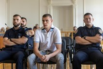 Hrvaška: začetek sojenja policistu, ki je s službeno pištolo ustrelil študentko