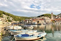 Eno najlepših mestec v Evropi leži na čarobnem dalmatinskem otoku