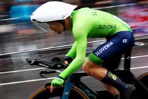 Tratnik po težavah s kolesom na kronometru 27., olimpijski prvak Evenepoel