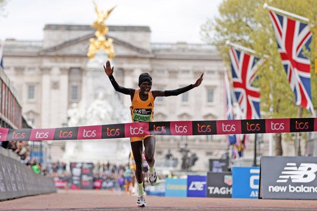 Jepchirchir s svetovnim rekordom in Mutiso Munyao prva na londonskem maratonu